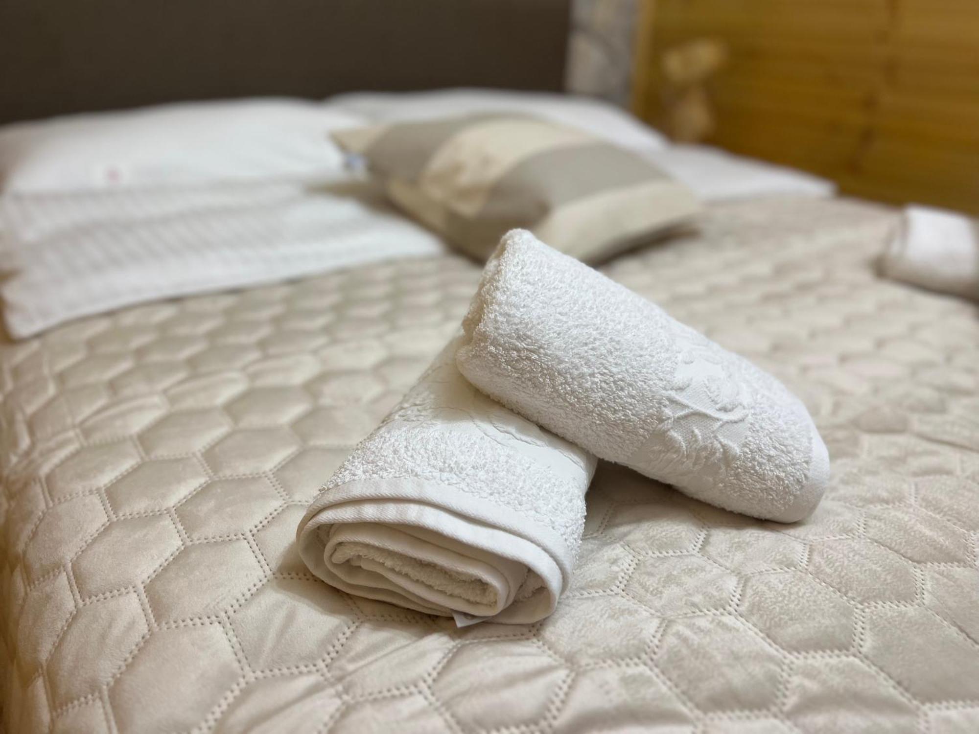 Zen Den Apartments Оточац Экстерьер фото