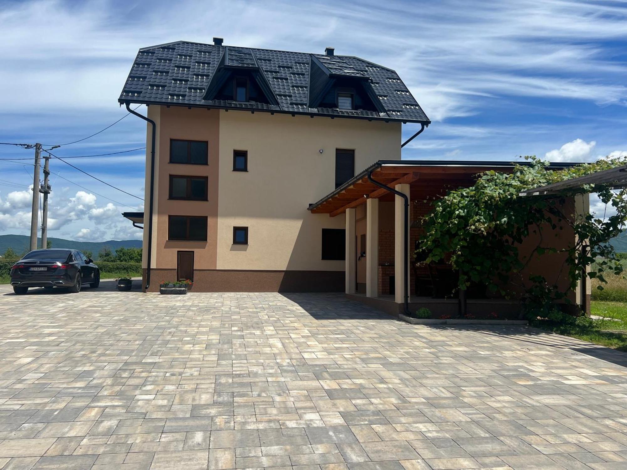 Zen Den Apartments Оточац Экстерьер фото