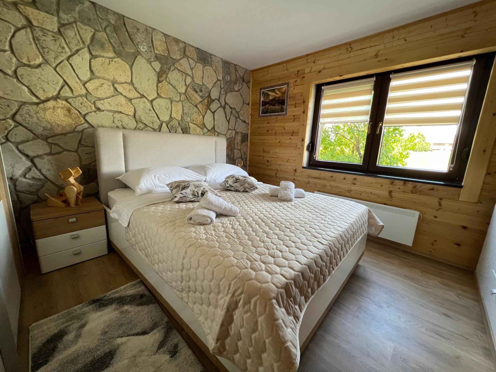 Zen Den Apartments Оточац Экстерьер фото