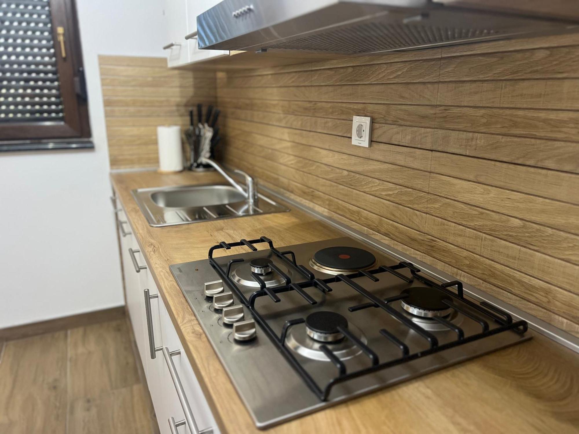 Zen Den Apartments Оточац Экстерьер фото