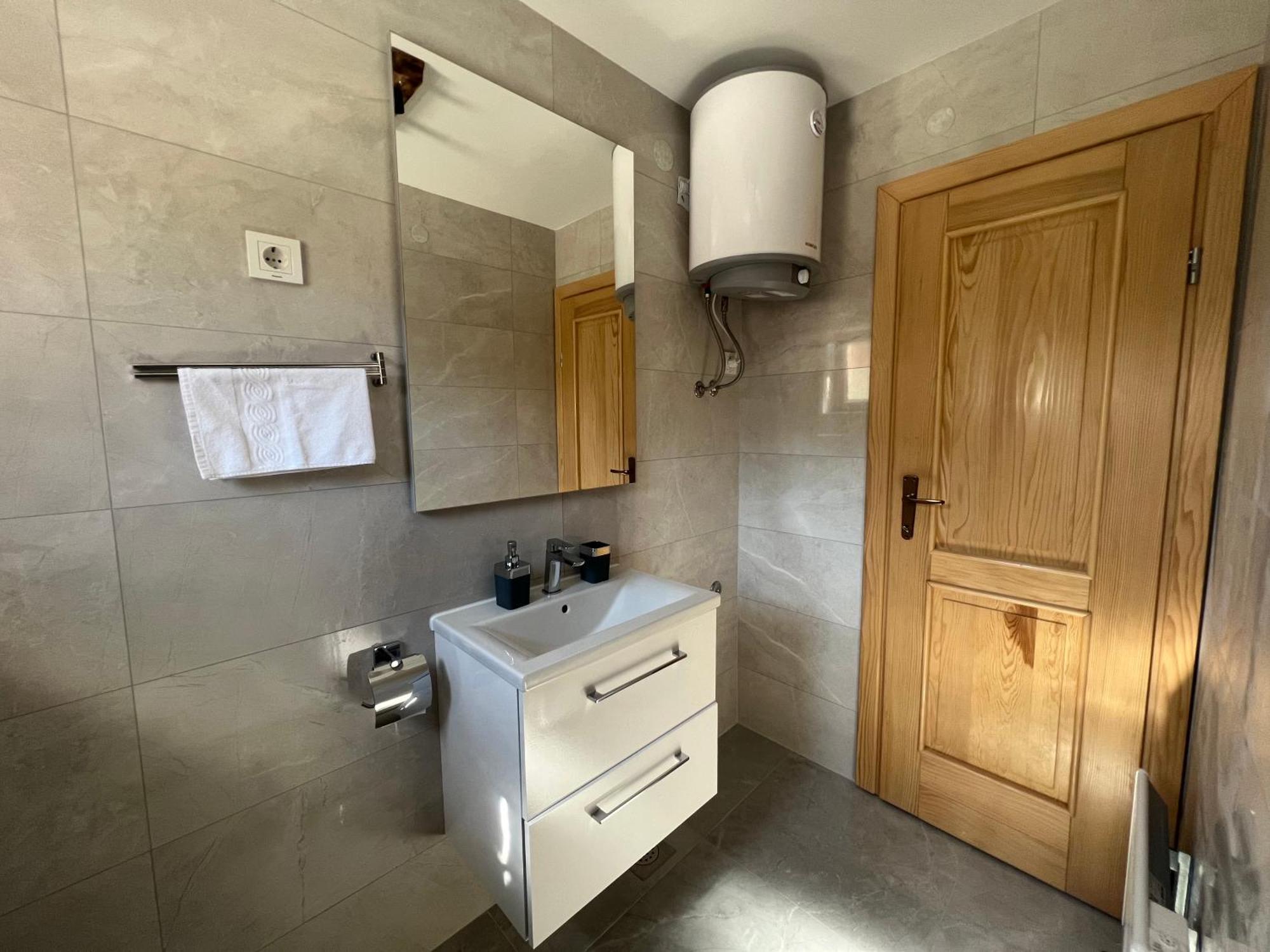 Zen Den Apartments Оточац Экстерьер фото